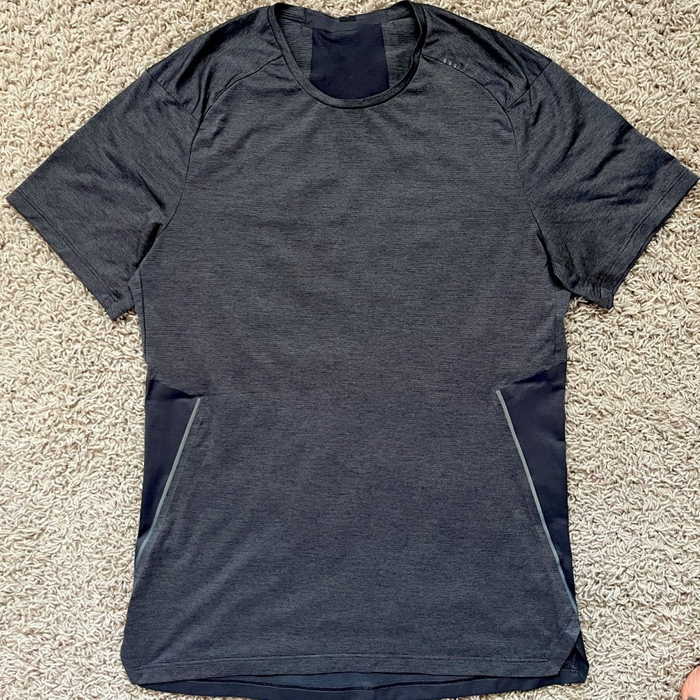 Lululemon grey running T-shirt with reflectors size 6